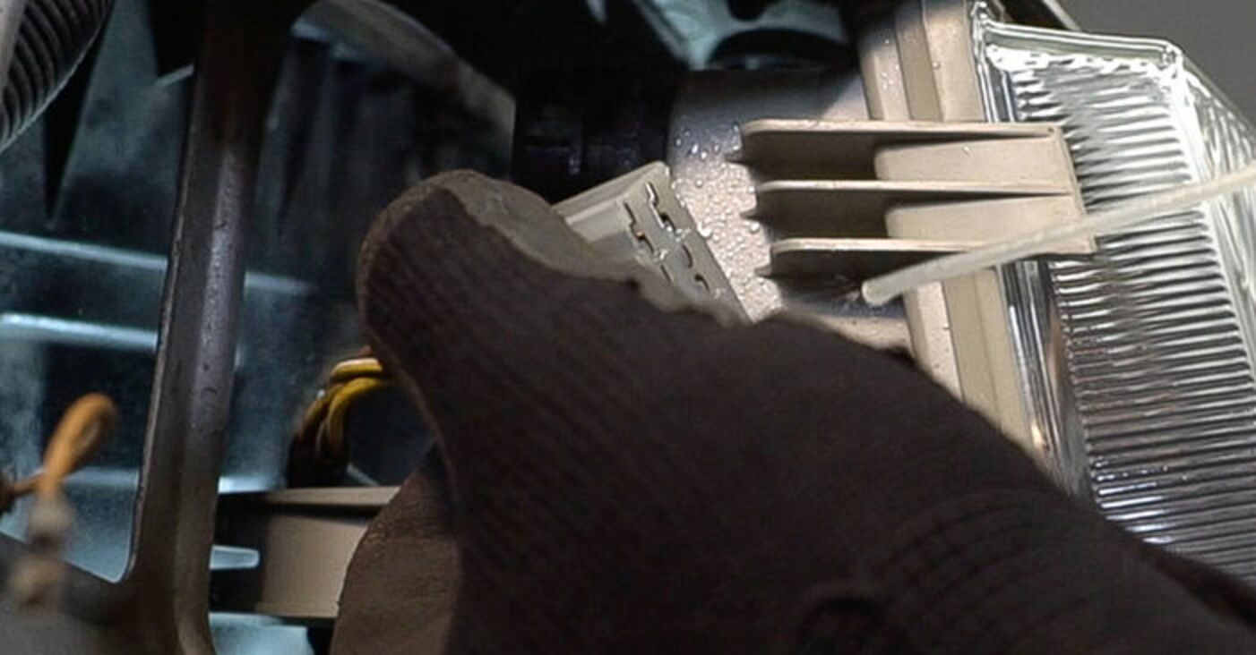 How to change headlights on Mercedes Vito W638 replacement guide