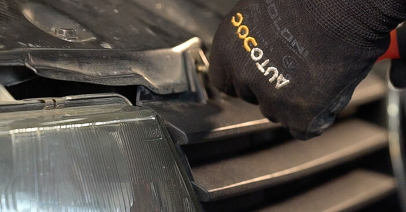 How to change headlights on Mercedes Vito W638 replacement guide