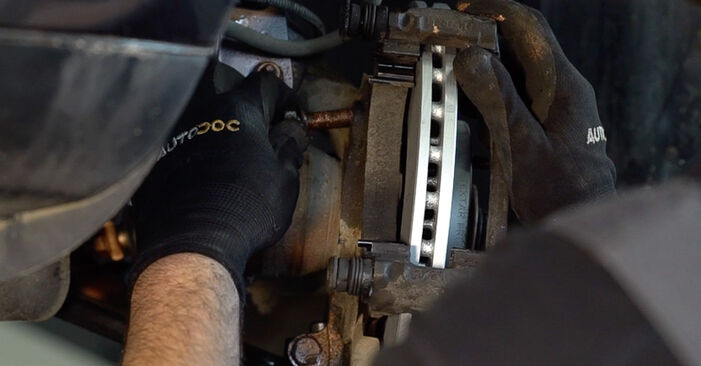 Bremsscheiben beim FIAT BRAVA 1.6 D Multijet 2013 selber erneuern - DIY-Manual