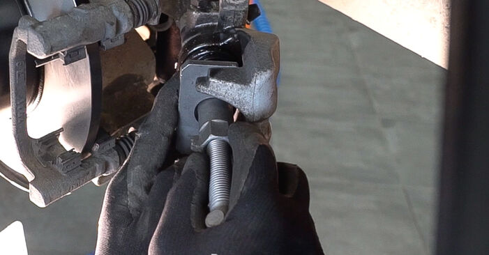 Hvordan skifte FIAT BRAVA 2013 Bremseskiver trinn–for–trinn veiledning