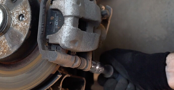 Hvordan skifte FIAT BRAVA 2013 Bremseskiver trinn–for–trinn veiledning
