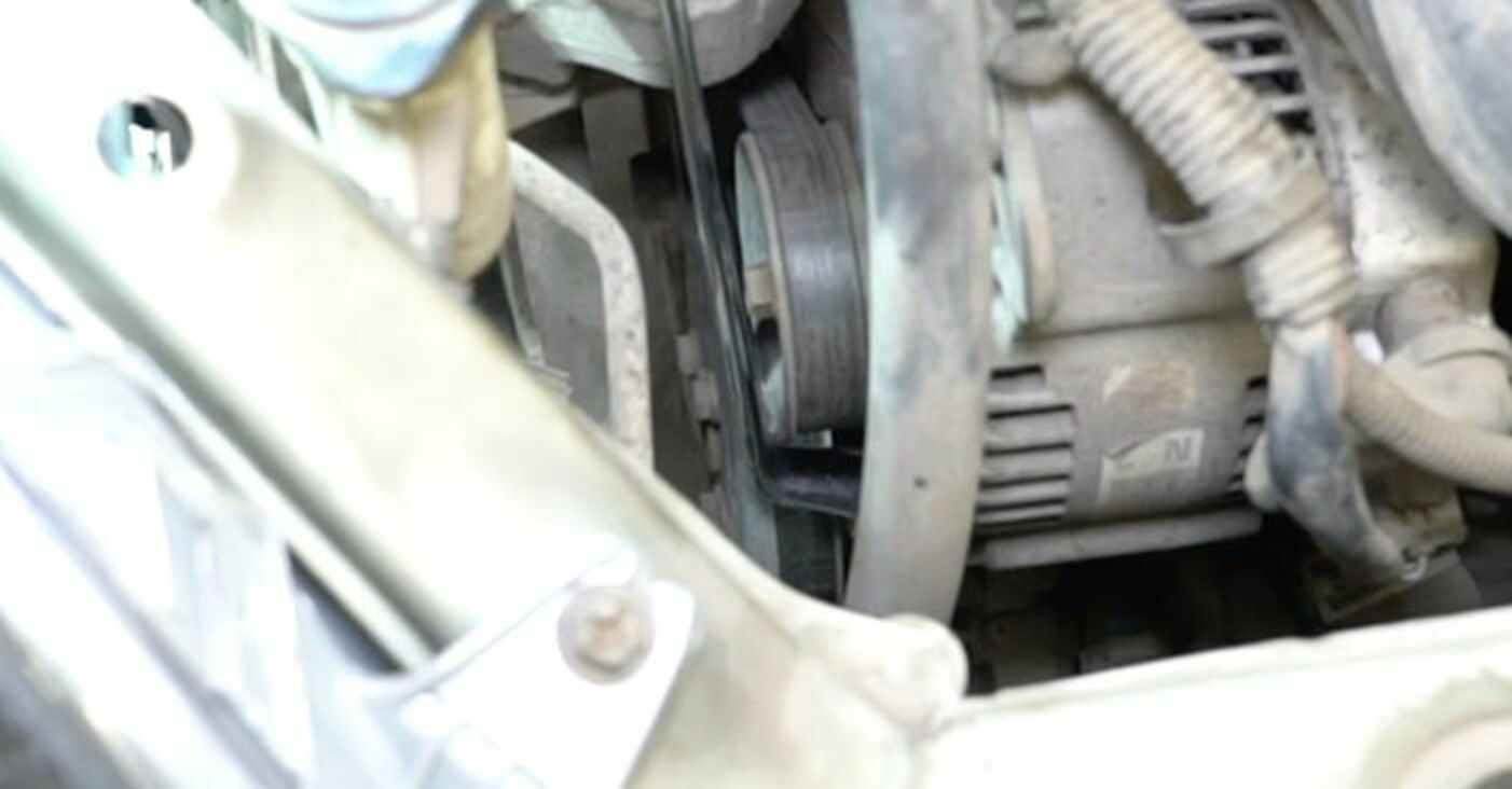 How to change serpentine belt on Toyota Yaris P1 replacement guide