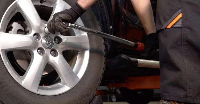 Wie schwer ist es, selbst zu reparieren: Radlager Toyota RAV4 III 2.0 4WD 2011 Tausch - Downloaden Sie sich illustrierte Anleitungen
