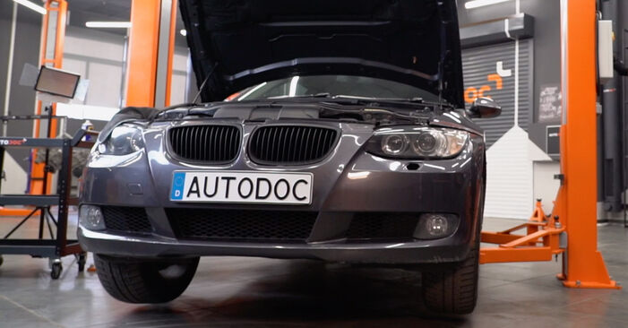Как да сменим Спирачен диск на BMW 3 купе (E92) 2010: свалете PDF наръчници и видео инструкции
