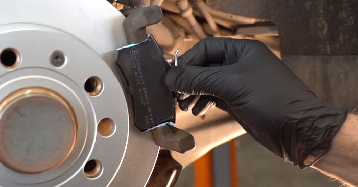 VW GOLF 1.9 TDI Brake Discs replacement: online guides and video tutorials