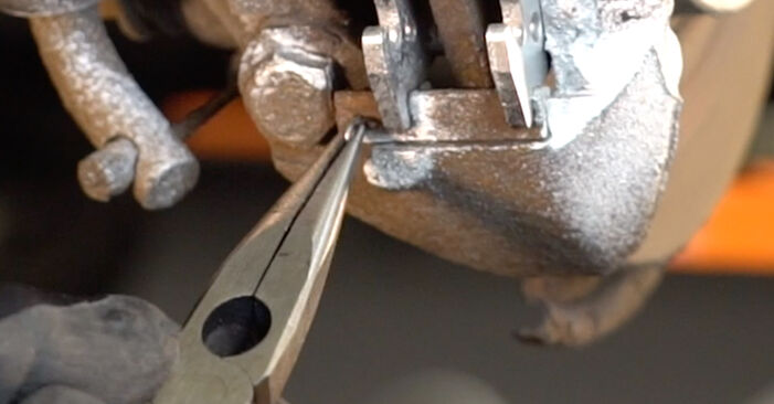 Wie schmierig ist es, selber zu reparieren: Radlager beim Peugeot 206 CC 1.6 HDi 110 2006 wechseln – Downloaden Sie sich Bildanleitungen