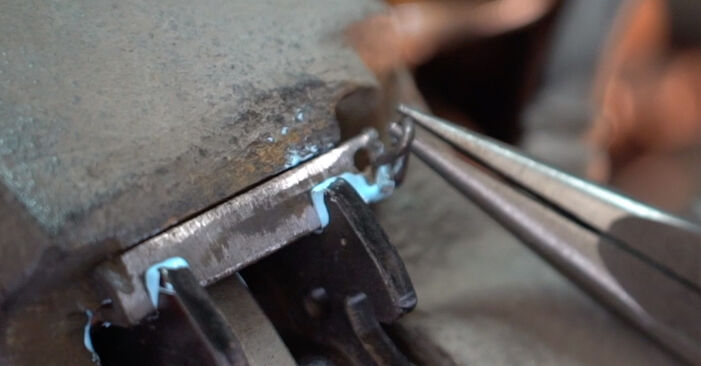 Schritt-für-Schritt-Anleitung zum selbstständigen Wechsel von Renault Twingo Mk1 2006 1.2 Bremsbeläge