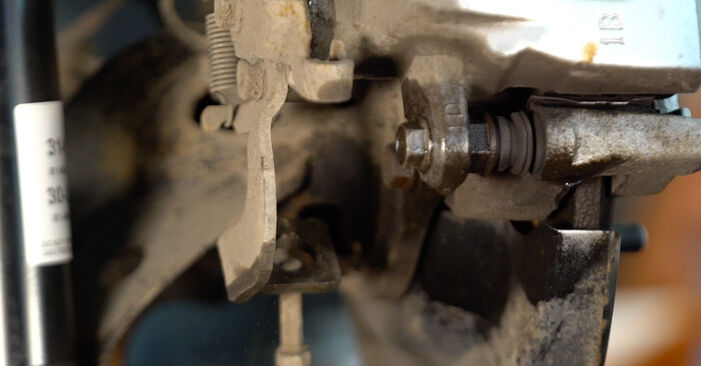 Wie schwer ist es, selbst zu reparieren: Bremsbeläge Toyota Auris e15 1.33 Dual-VVTi (NRE150_) 2012 Tausch - Downloaden Sie sich illustrierte Anleitungen
