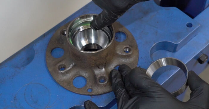 How to change Wheel Bearing on MERCEDES-BENZ C-Class Saloon (W203) 2004 - tips and tricks