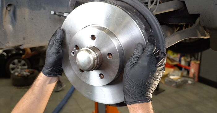 Changing Wheel Bearing on MERCEDES-BENZ E-Class Saloon (W211) E 220 CDI 2.2 (211.008) 2005 by yourself