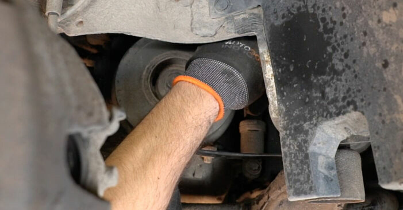 How to change serpentine belt on Opel Zafira F75 replacement guide