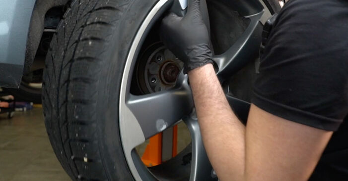 Wie kompliziert ist es, selbst zu reparieren: Bremsscheiben am Audi A4 B8 1.8 TFSI 2013 ersetzen – Laden Sie sich illustrierte Wegleitungen herunter
