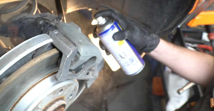 Bremsbeläge beim AUDI A4 2.7 TDI 2014 selber erneuern - DIY-Manual