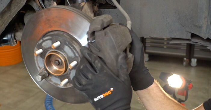 FORD FOCUS 1.6 TDCi Wheel Bearing replacement: online guides and video tutorials