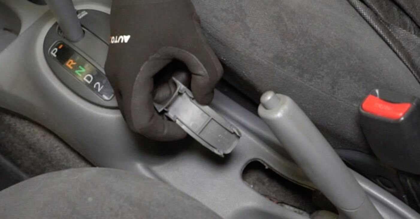 Jak wymienić szczęki hamulcowe tył w Toyota Yaris P1