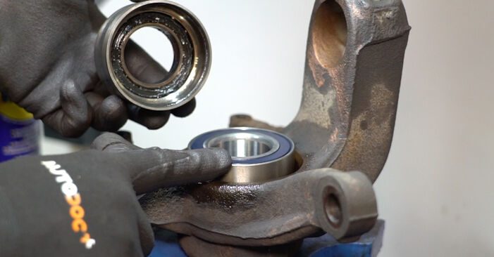 Changing Wheel Bearing on FORD FOCUS (DAW, DBW) 1.4 16V 2001 by yourself