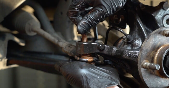 Wie schwer ist es, selbst zu reparieren: Radlager Ford Fiesta Mk6 1.4 2014 Tausch - Downloaden Sie sich illustrierte Anleitungen