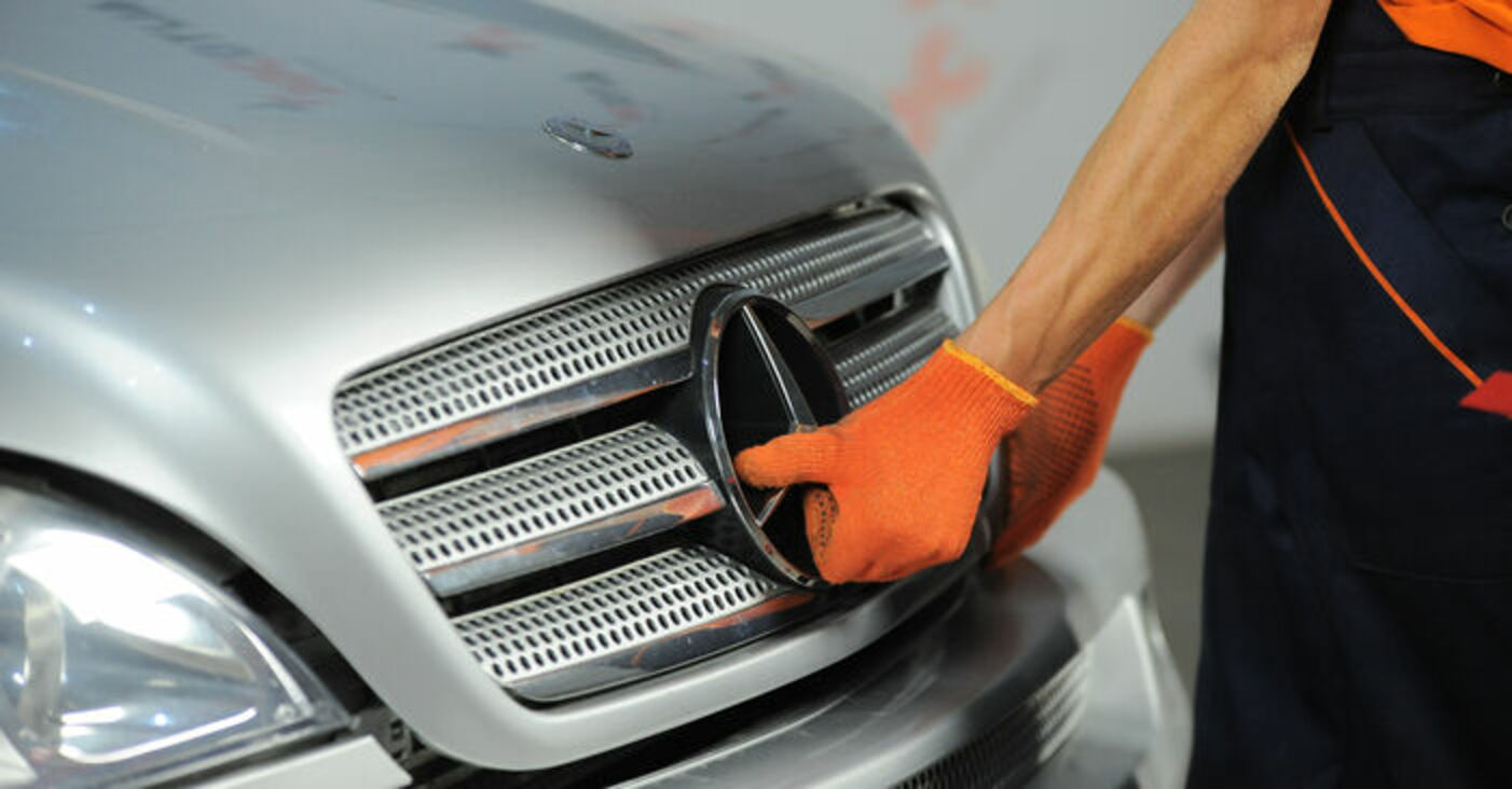 Jak vyměnit motorový olej a olejový filtr na Mercedes ML