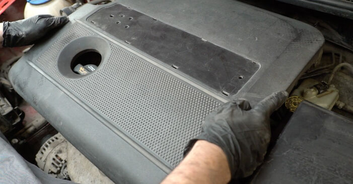 Cómo reemplazar Bomba de Agua + Kit de Distribución en un SEAT Ibiza III Hatchback (6L) 1.9 TDI 2003 - manuales paso a paso y guías en video