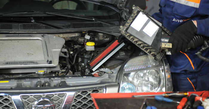 Combien de temps dure le remplacement : Filtre à Carburant sur Nissan X-Trail T30 2009 - manuel PDF informatif