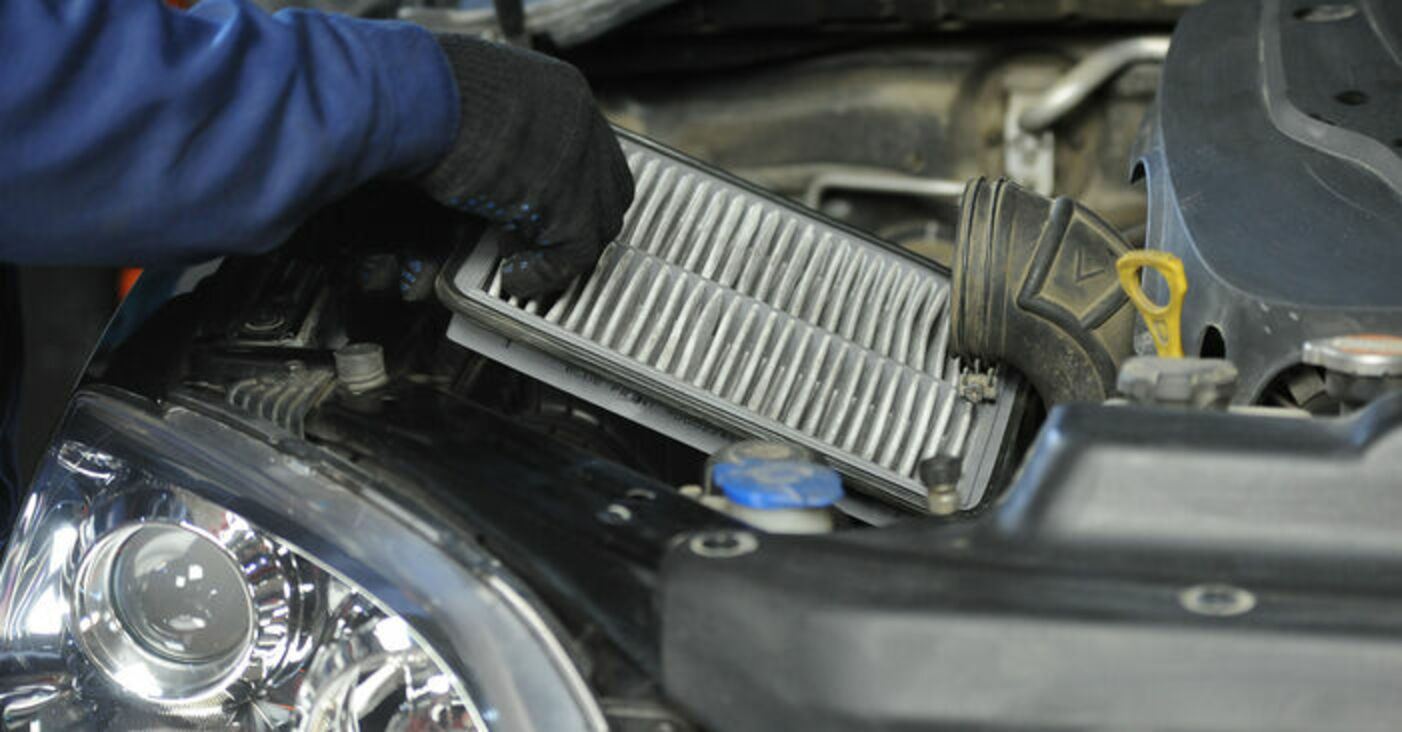 How to change air filter on KIA Sorento JC replacement guide