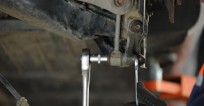 Wie schwer ist es, selbst zu reparieren: Radlager Mercedes W211 E 320 CDI 3.0 (211.022) 2008 Tausch - Downloaden Sie sich illustrierte Anleitungen