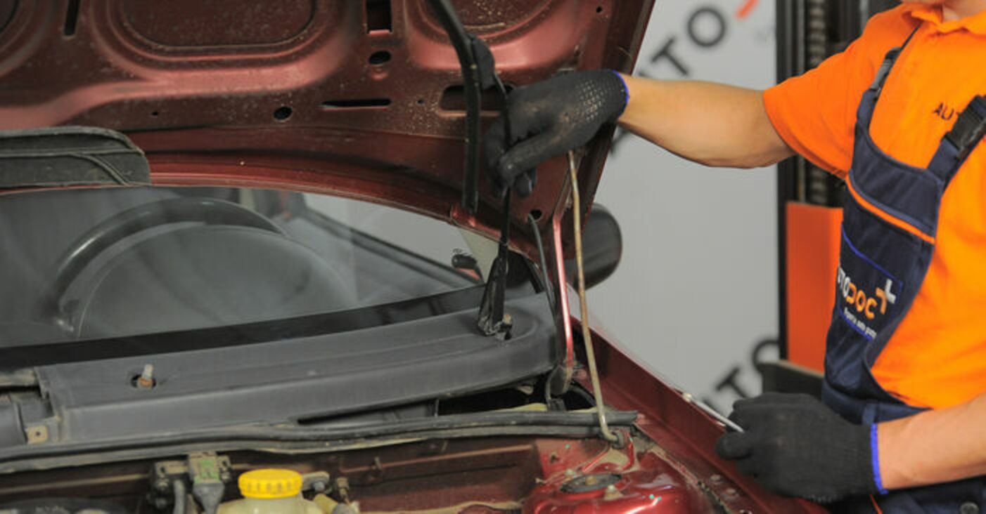 Jak wymienić filtr kabinowy w Opel Corsa S93 poradnik