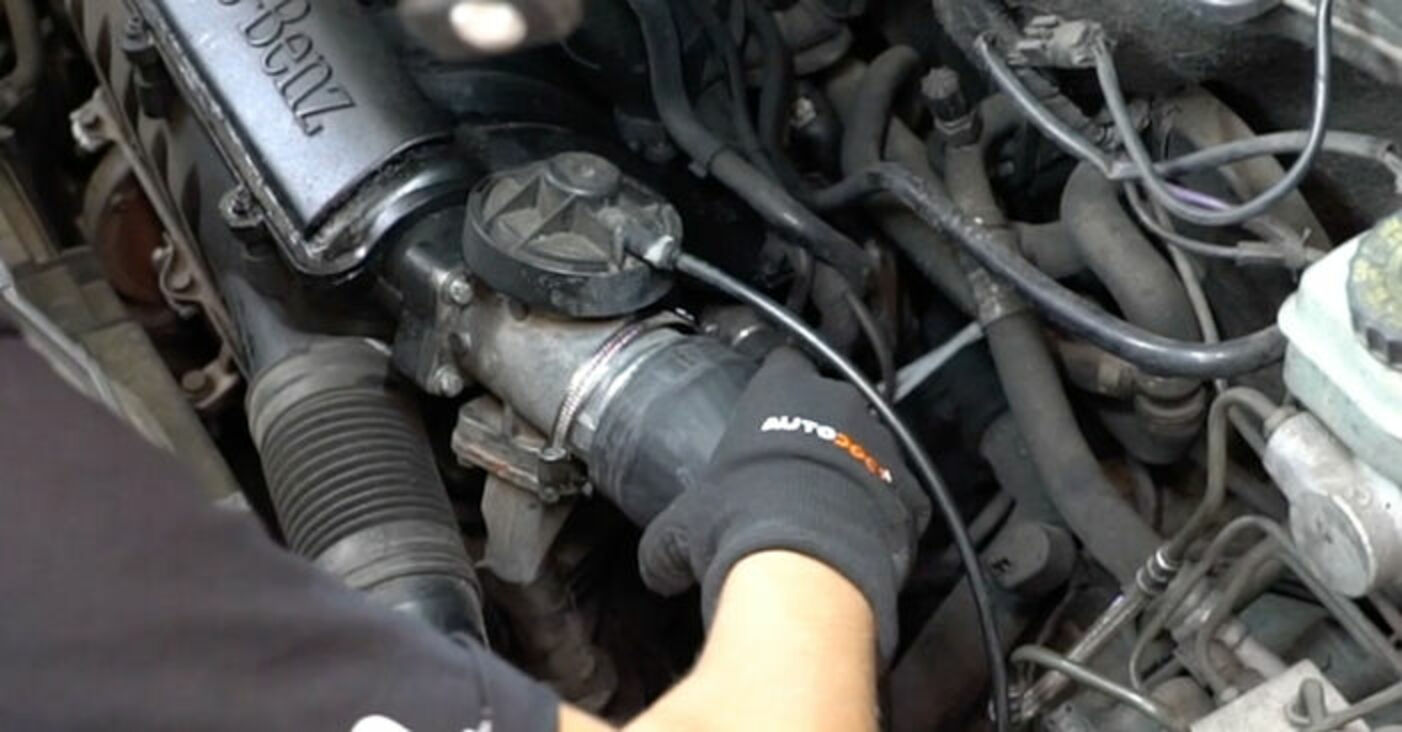 Jak wymienić filtr powietrza w Mercedes W168 diesel