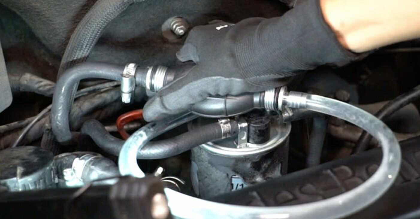 Jak wymienić filtr paliwa w Mercedes W168 diesel