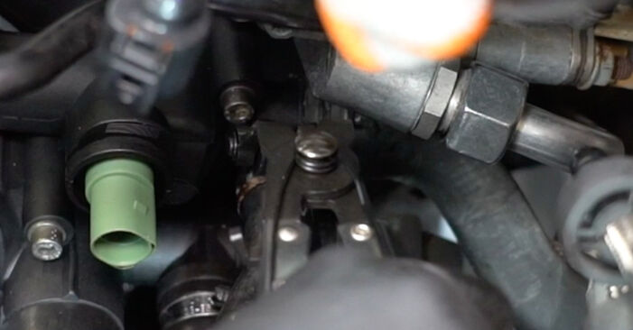 Anleitung: VW Golf 4 Thermostat wechseln - Anleitung und Video Tutorial