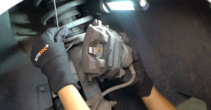Tidsforbruk: Bytte av Bremseklosser på VW Caddy 3 Van 2012 – informativ PDF-veiledning
