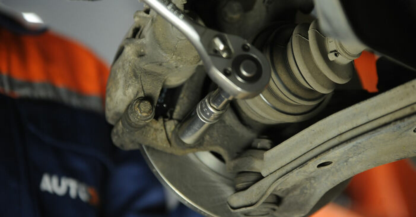 How to change front wheel bearing on Nissan Micra K11 replacement guide