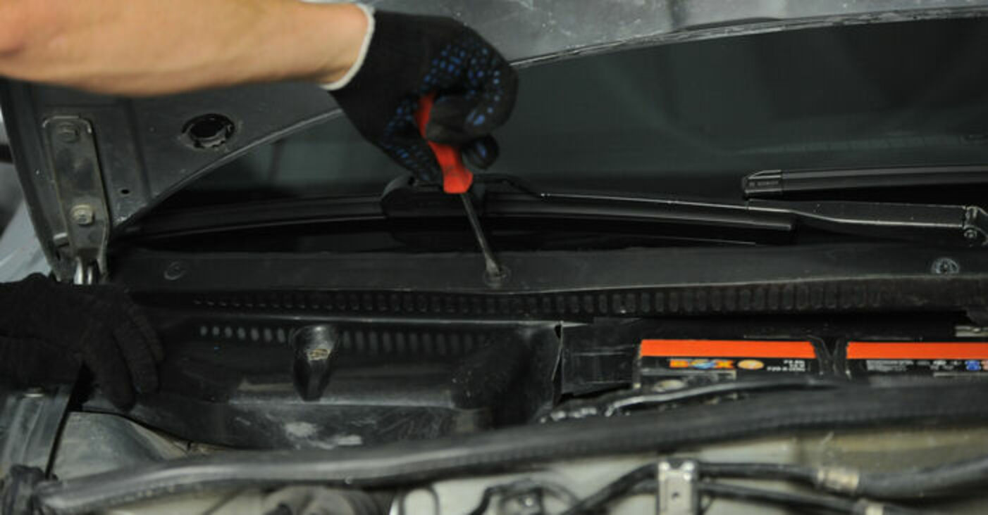 Jak wymienić filtr kabinowy w Audi A4 B5 Avant poradnik