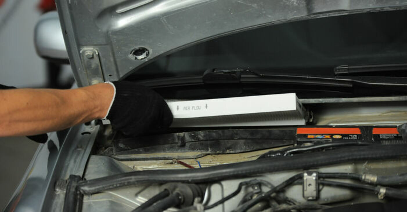 Jak wymienić filtr kabinowy w Audi A4 B5 Avant poradnik