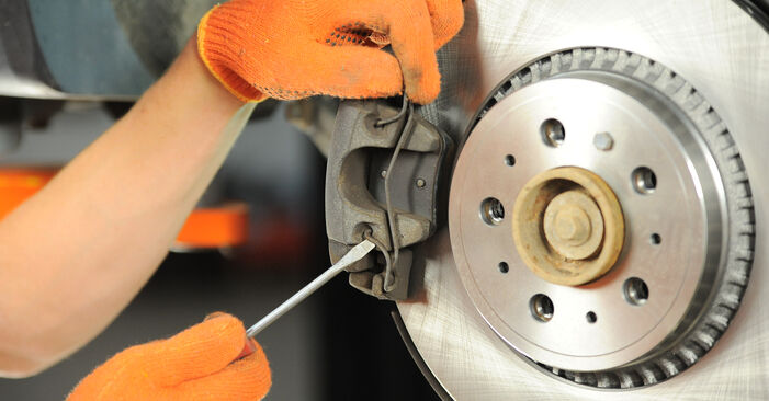 Wie schwer ist es, selbst zu reparieren: Bremsbeläge Volvo XC90 1 2.4 D3 / D5 2008 Tausch - Downloaden Sie sich illustrierte Anleitungen