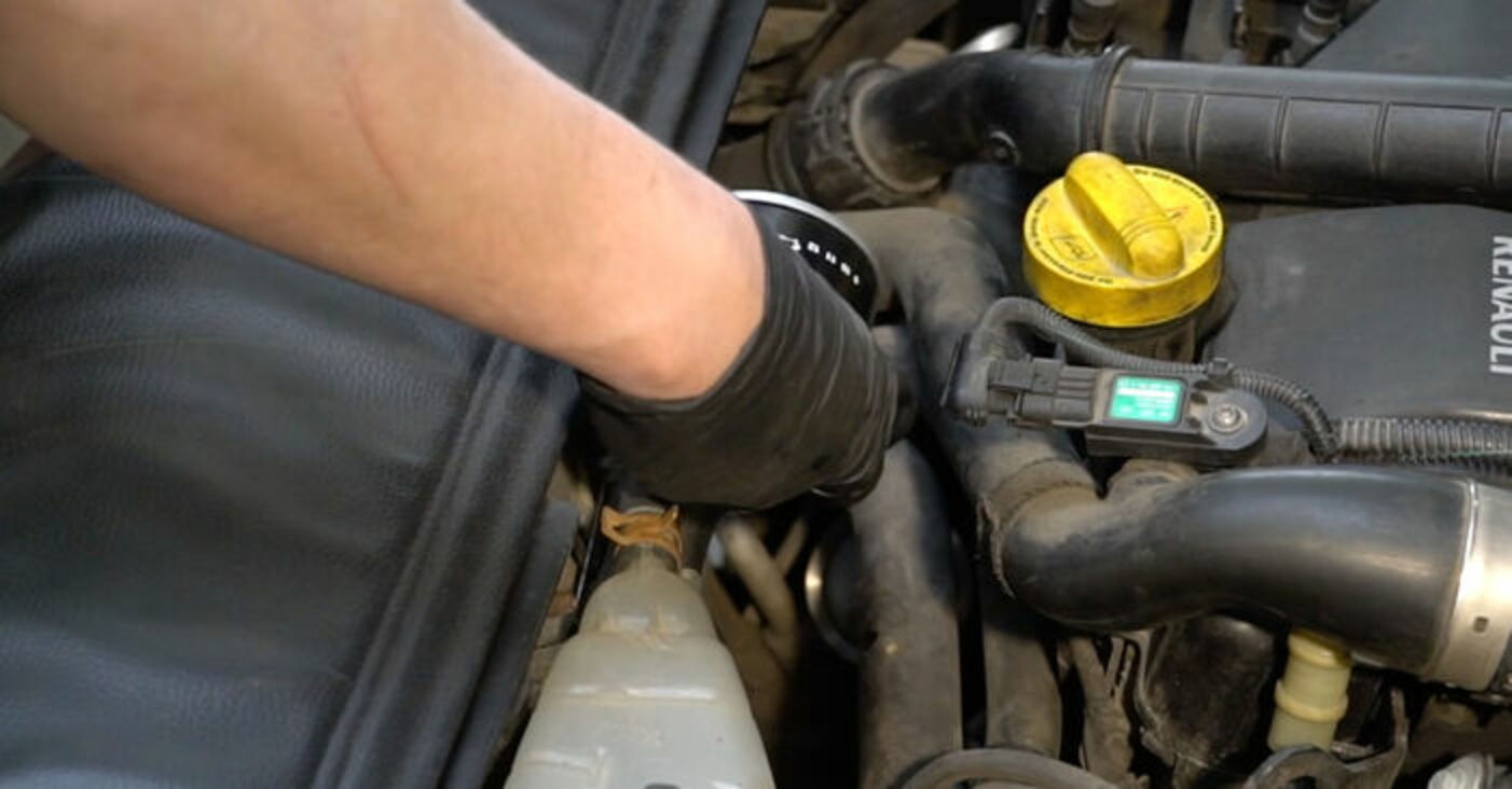 Jak wymienić oleju silnikowego i filtra w Renault Clio 3