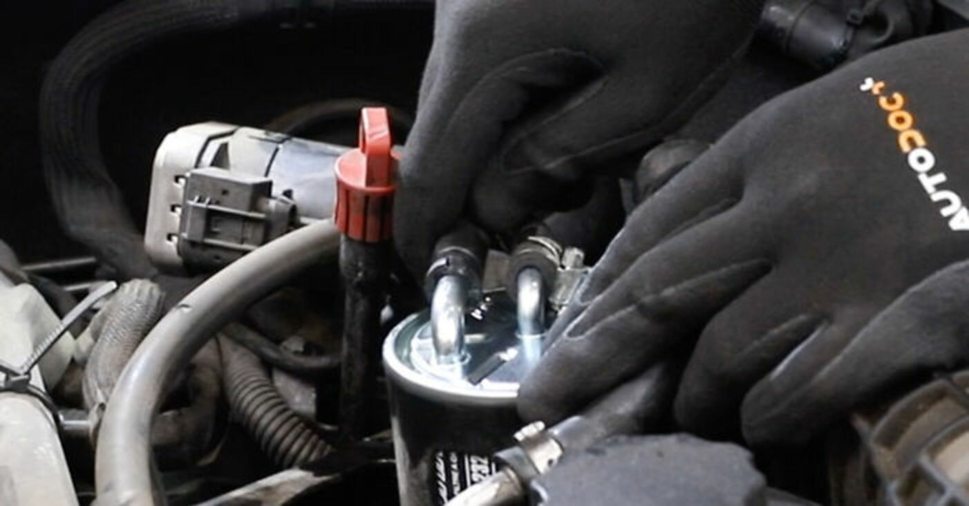 Jak wymienić filtr paliwa w Mercedes W211 poradnik naprawy