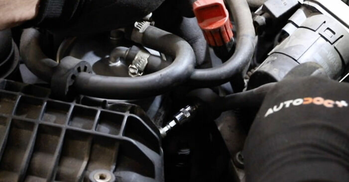 Jak wymienić filtr paliwa w Mercedes W211 poradnik naprawy