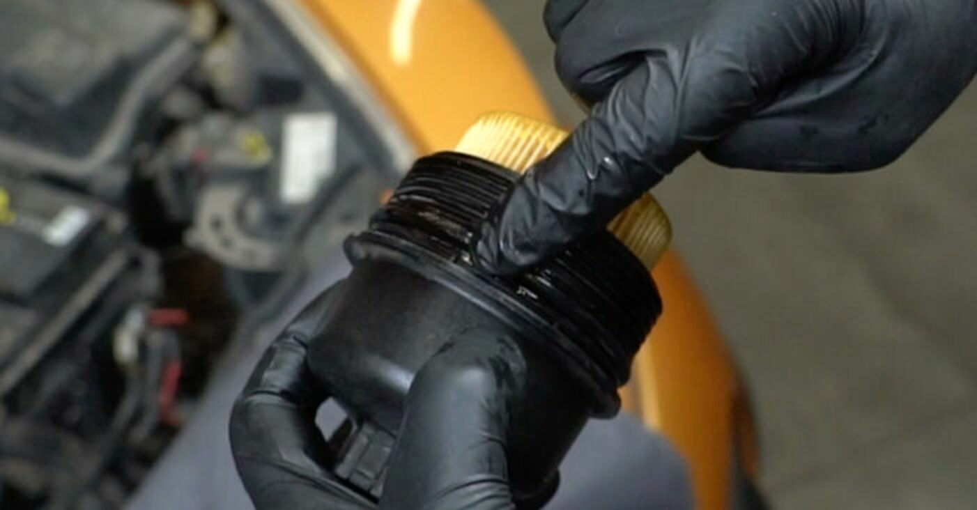 Jak wymienić oleju silnikowego i filtra w Peugeot 207