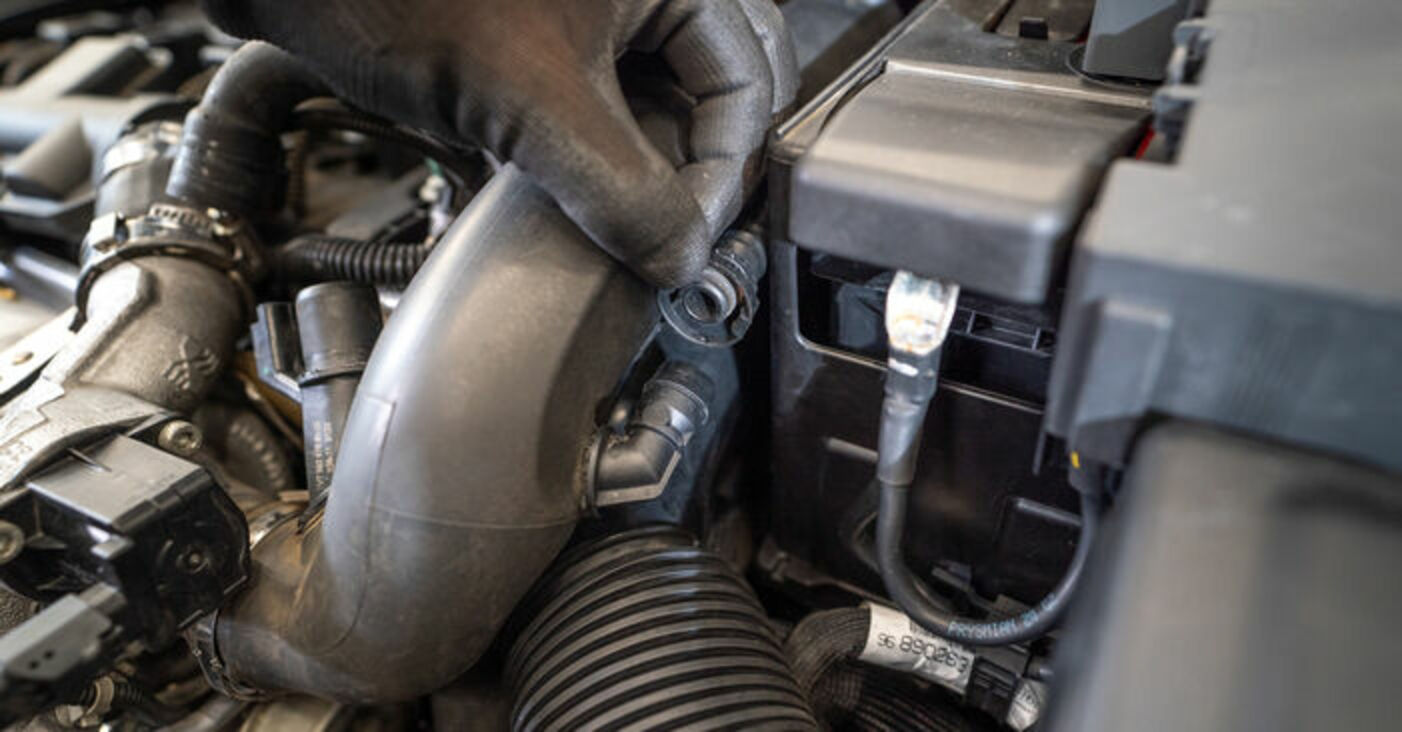 Jak wymienić oleju silnikowego i filtra w Peugeot 308 I