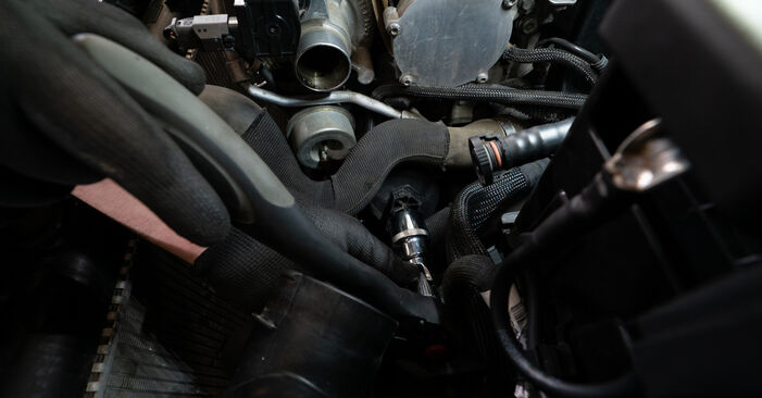 308 I Hatchback (4A_, 4C_) 1.6 HDi 2008 Olejový filter svojpomocná výmena vďaka návodu z našej dielne