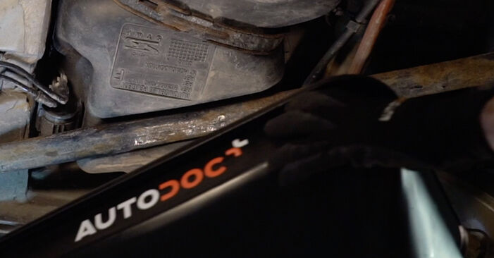 Смяна на Peugeot 206 cc 2d 2.0 S16 2002 Горивен филтър: безплатни наръчници за ремонт
