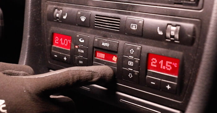Reemplace Filtro de Habitáculo en un Audi A6 C5 Avant 1998 2.5 TDI quattro usted mismo
