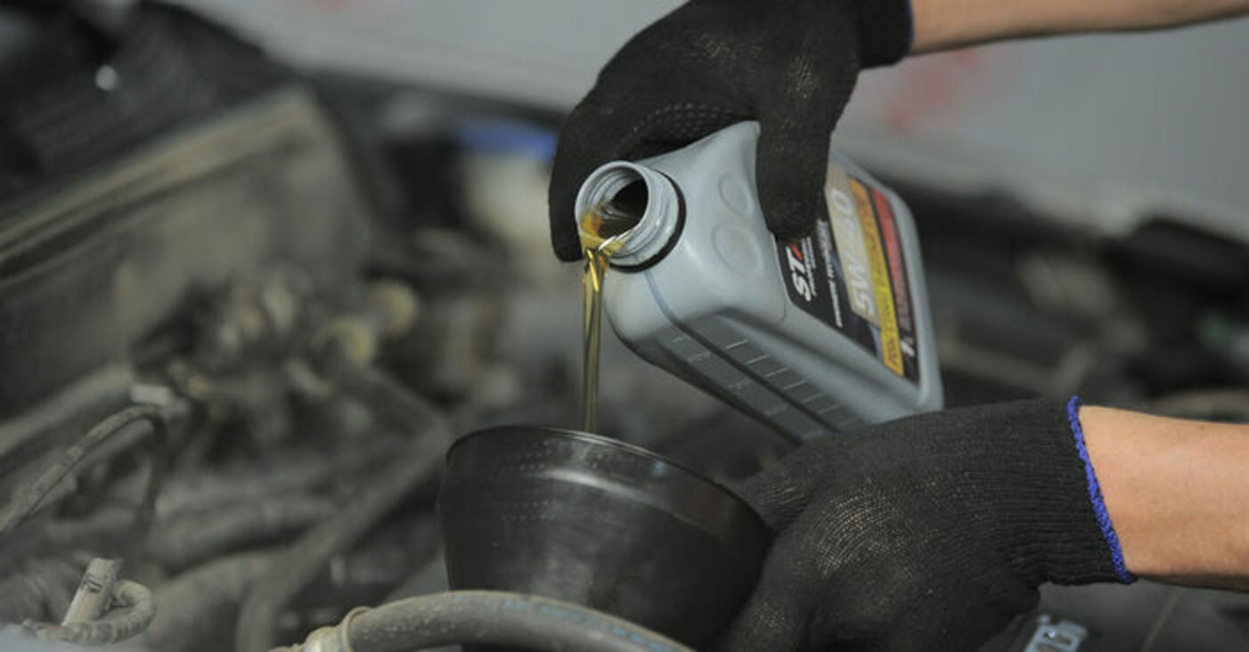 How to change engine oil and filter on Honda CRV II replacement guide