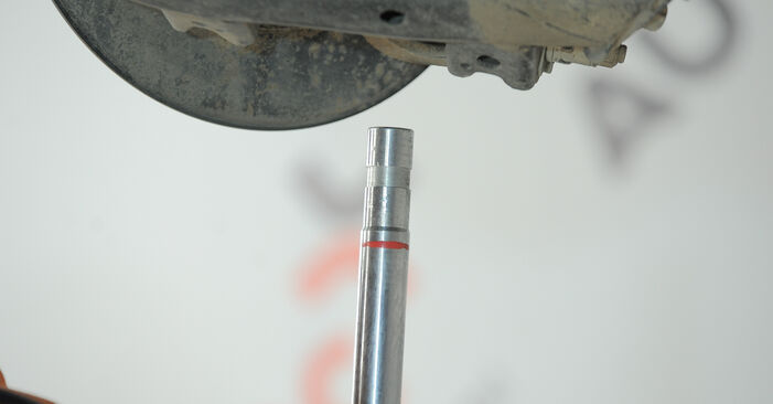 Wie schmierig ist es, selber zu reparieren: Stoßdämpfer beim Honda CR-V II 2.4 Vtec (RD6) 2001 wechseln – Downloaden Sie sich Bildanleitungen