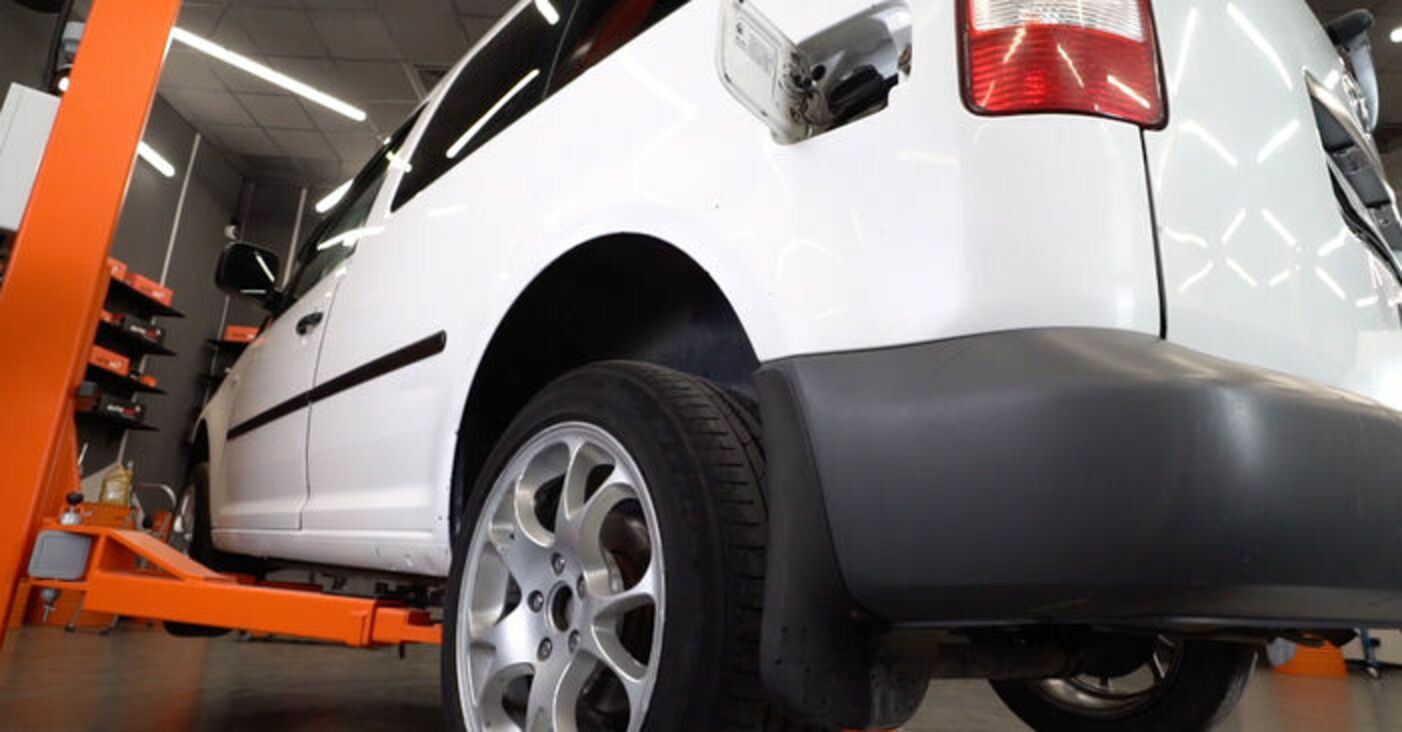 Jak wymienić filtr paliwa w VW Caddy 3 Kombi poradnik