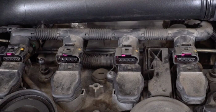 Cómo quitar Bujía de Encendido en un VW GOLF 1.4 2012 - instrucciones online fáciles de seguir