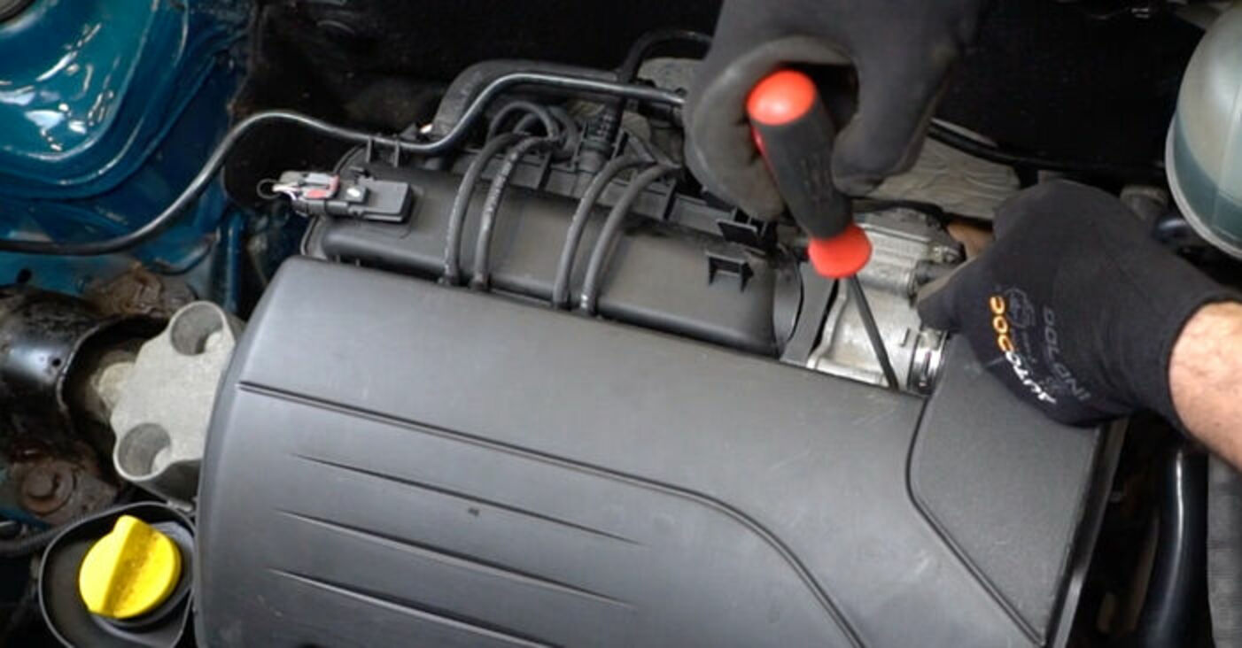 Jak wymienić filtr powietrza w Renault Kangoo KC01