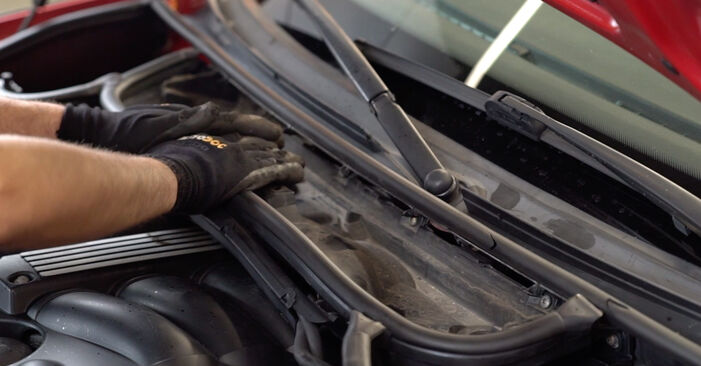 Zweckdienliche Tipps zum Austausch von Innenraumfilter beim BMW 3 Cabrio (E46) 325Ci 2.5 2006