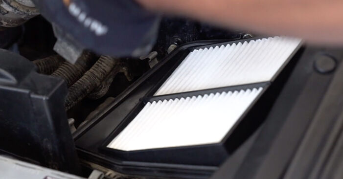 Wie problematisch ist es, selber zu reparieren: Luftfilter beim Honda Accord VIII CU 2.2 i-DTEC (CU3) 2014 auswechseln – Downloaden Sie sich bebilderte Tutorials